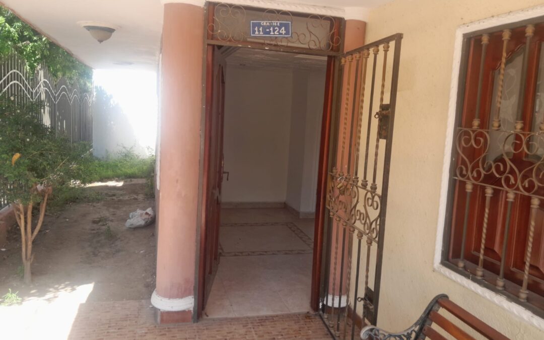 CASA EN RIASCOS: 330 M² DE TERRENO, GARAJE PARA 3 VEHÍCULOS Y POTENCIAL DE AMPLIACIÓN EN SANTA MARTA