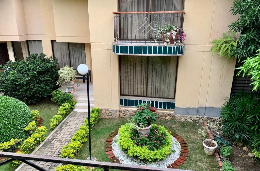 CASA ESQUINERA EN VENTA EN ALTOS DEL RODADERO, SANTA MARTA | 192 m², GARAJE DOBLE, PATIO PRIVADO Y CONJUNTO CERRADO