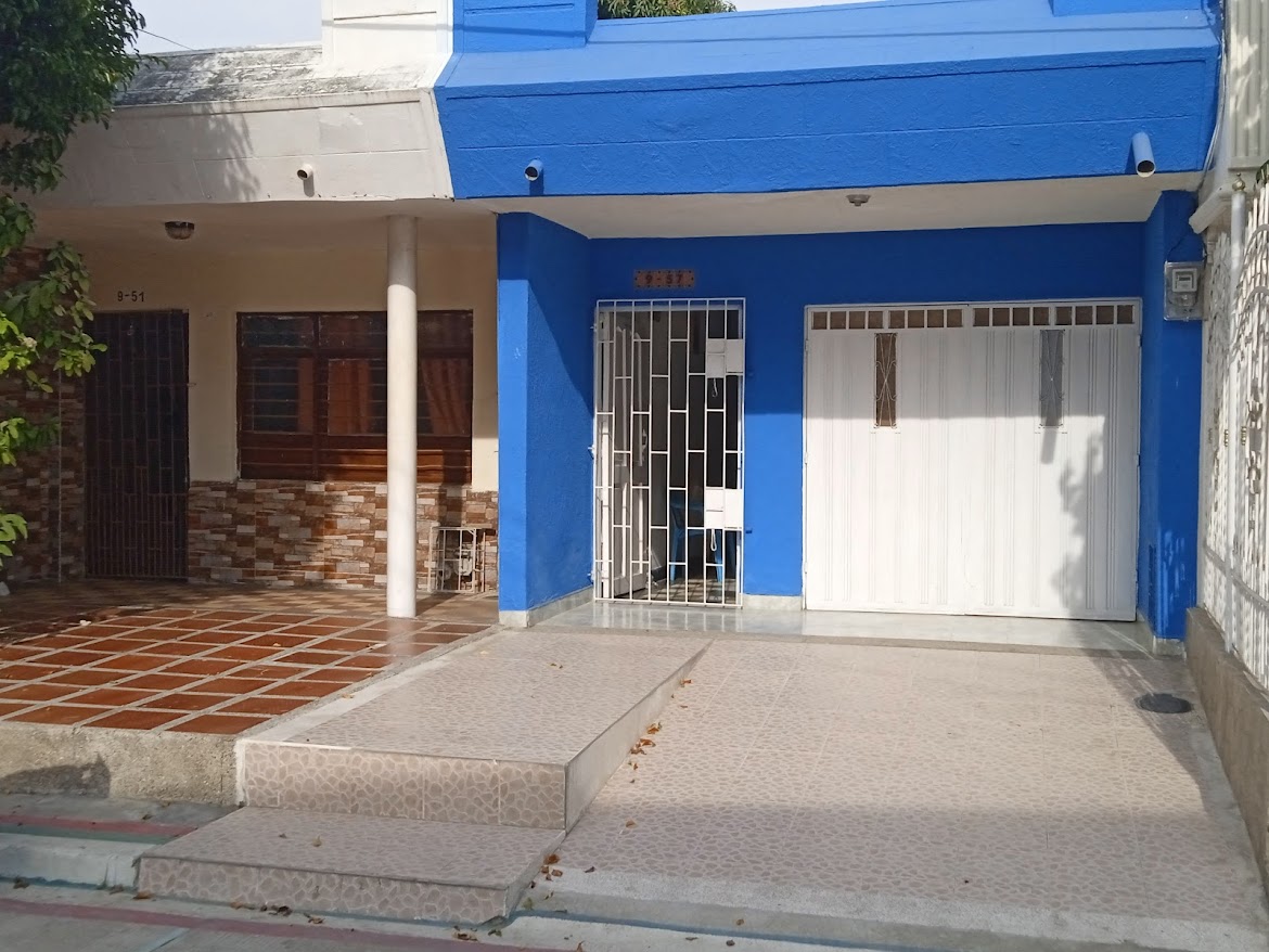 CASA INDEPENDIENTE EN EL CENTRO DE CIÉNAGA: 95 M² DE LOTE, PARQUEADERO PRIVADO Y SIN CUOTAS DE ADMINISTRACIÓN