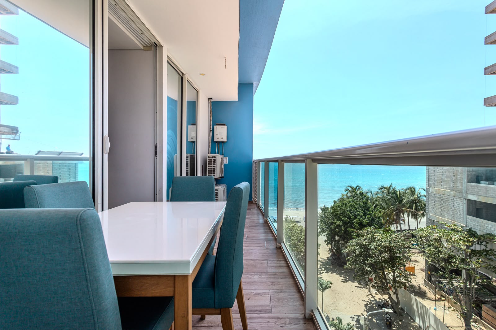PLAYA SALGUERO, SANTA MARTA: APARTAMENTO DE 63 M² EN PRIMERA LÍNEA DE PLAYA CON PERMISO TURÍSTICO